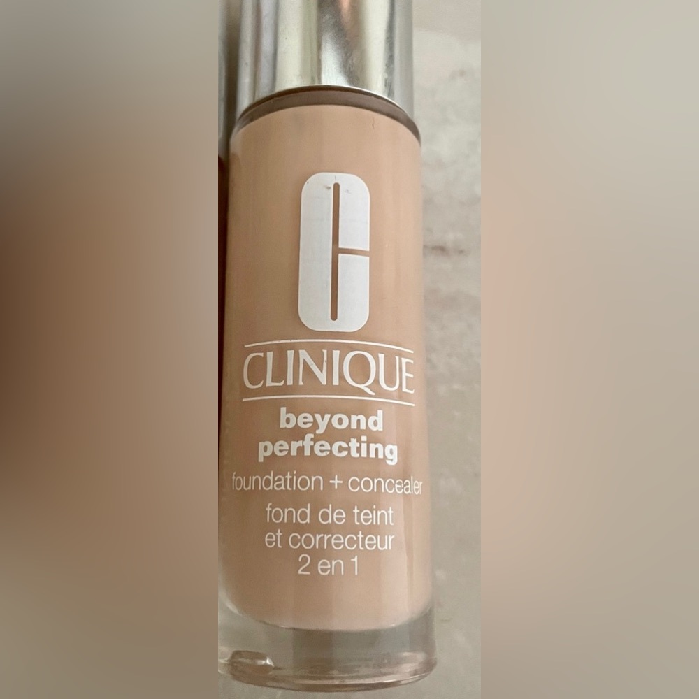 CLINIQUE Beyond Perfecting Foundation in Alabaster